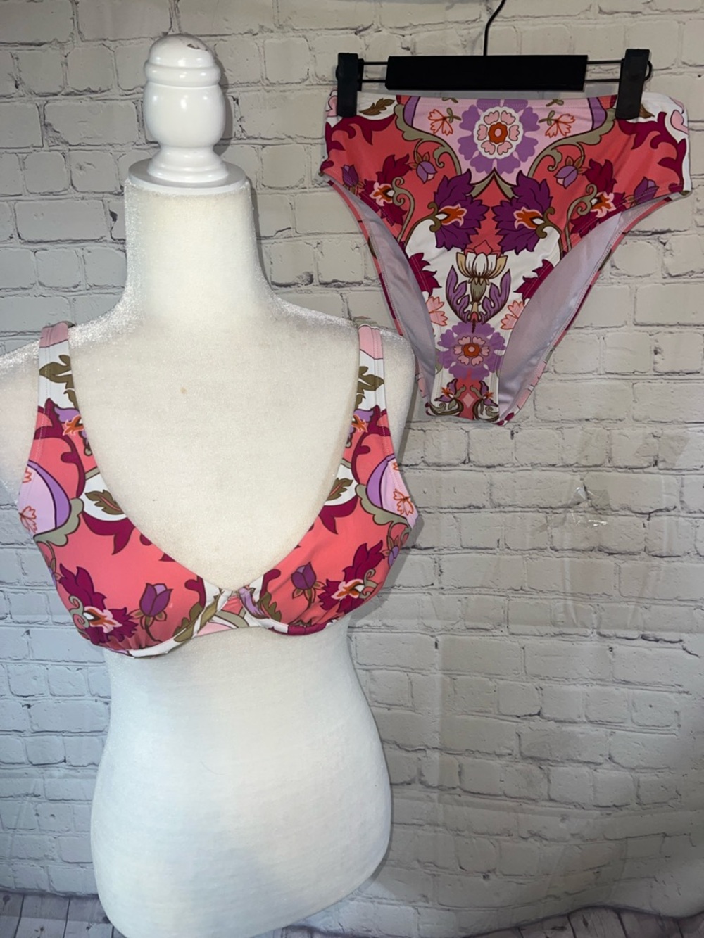 Cupshe Floral Underwire Bikini Set - Pink Multi. Size Medium